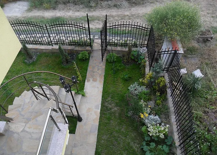 Altay 招待所 洛泽内茨