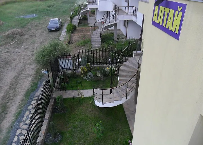 Altay 招待所 洛泽内茨