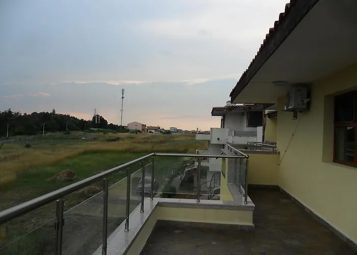 Altay 招待所 洛泽内茨